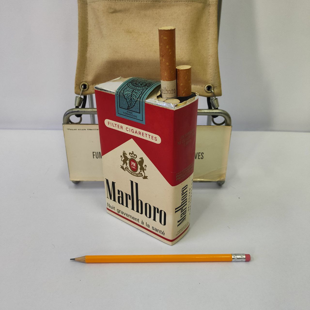 Advertising display - Marlboro Soft Pack