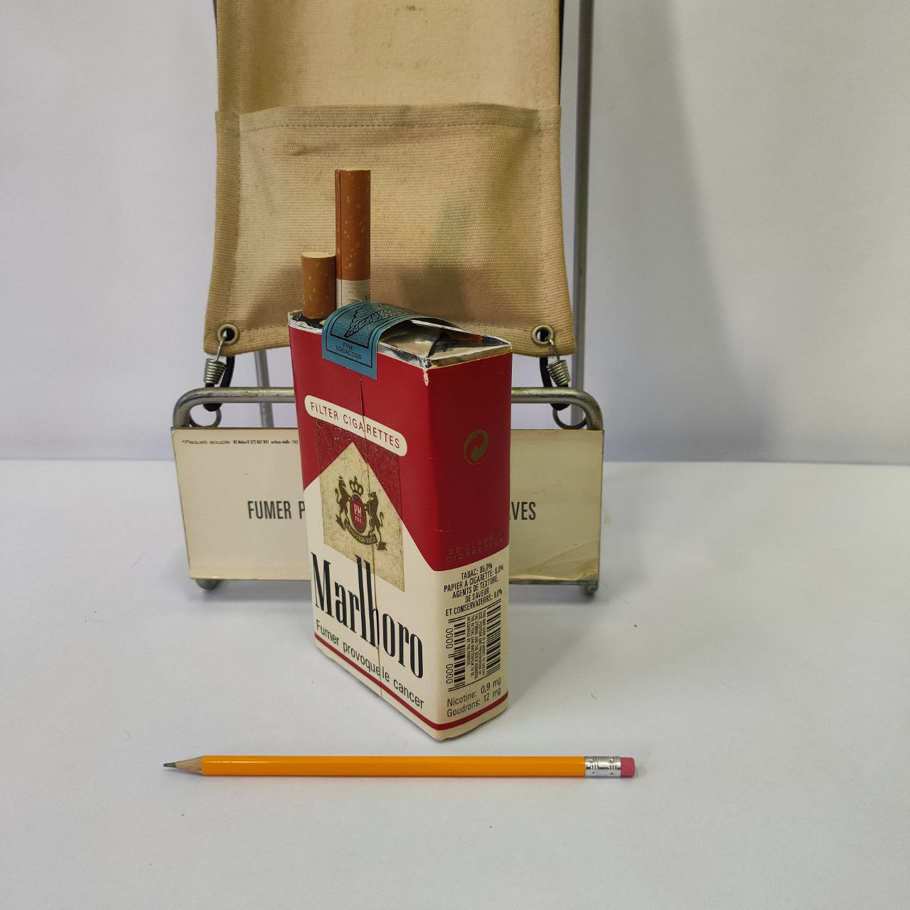 Advertising display - Marlboro Soft Pack