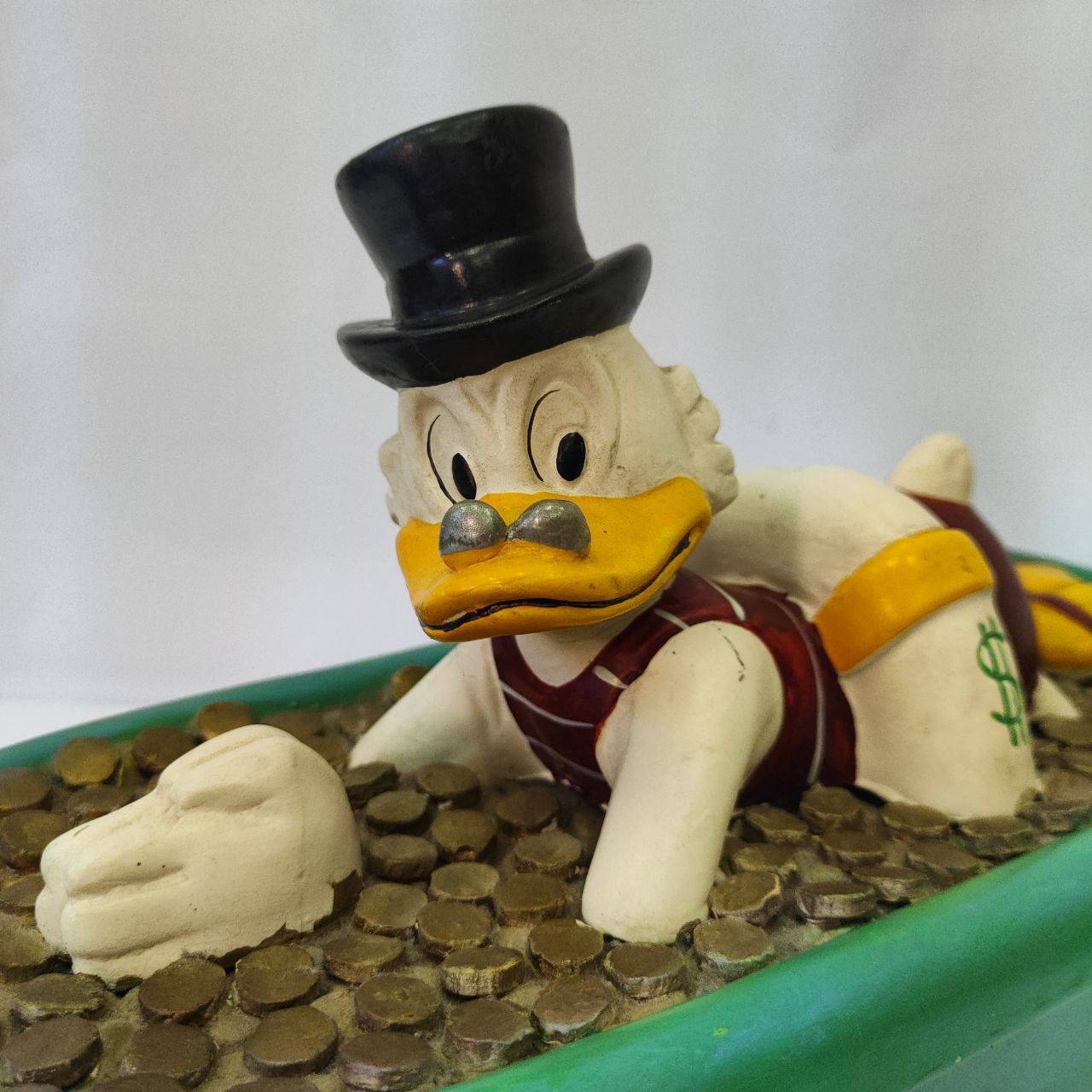 Statuette - Uncle Scrooge in the bathtub
