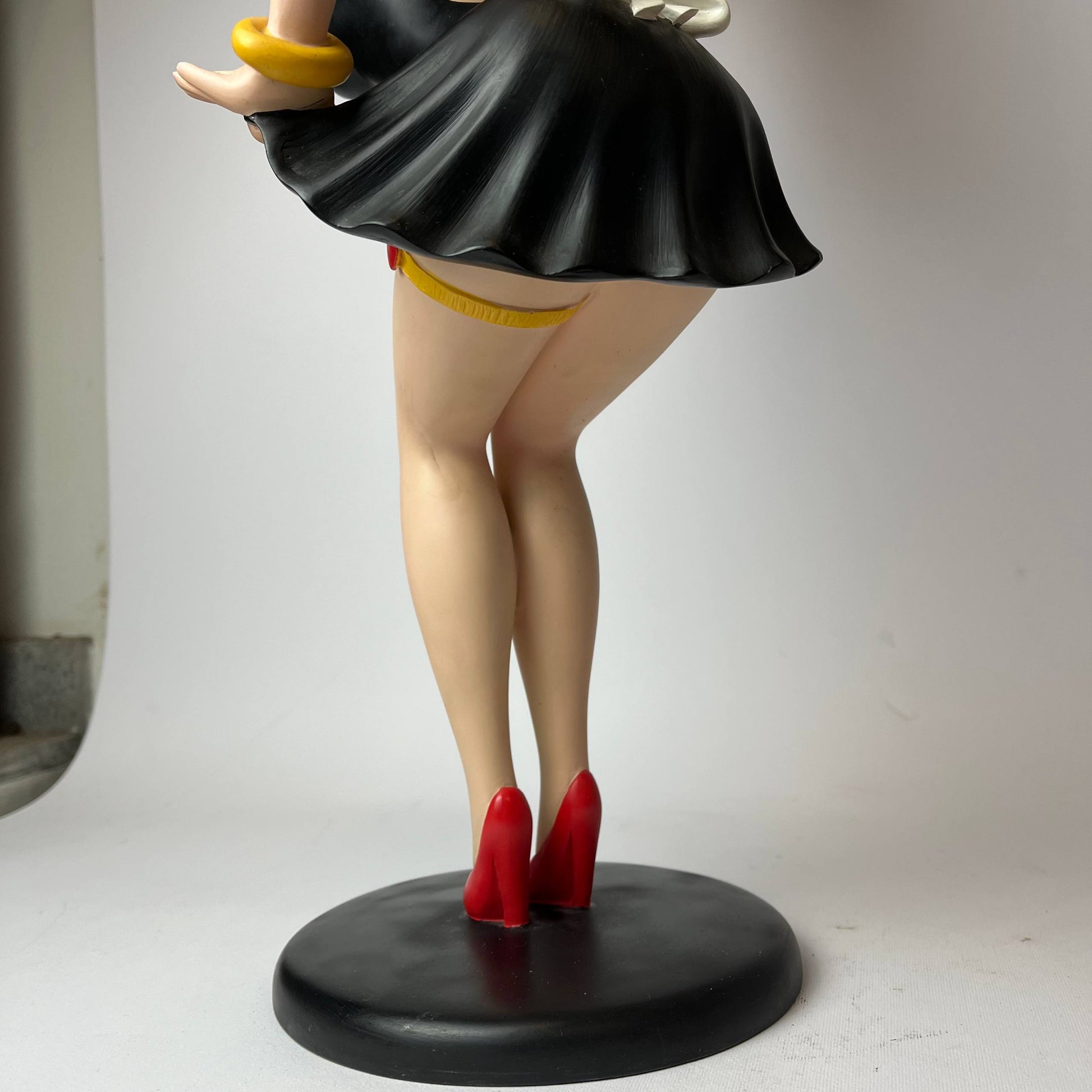 Statue - Betty Boop Waitress with Tray