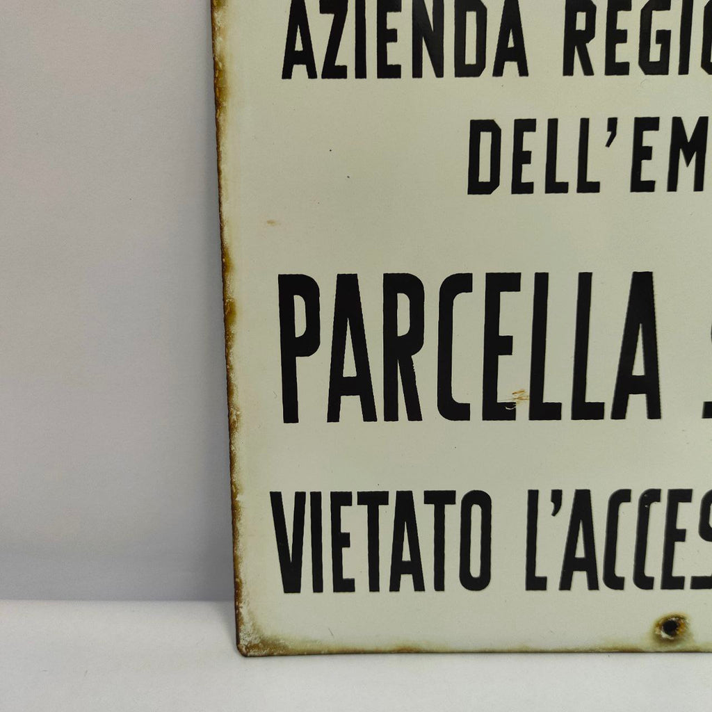 Enameled sign - No entry for unauthorized personnel