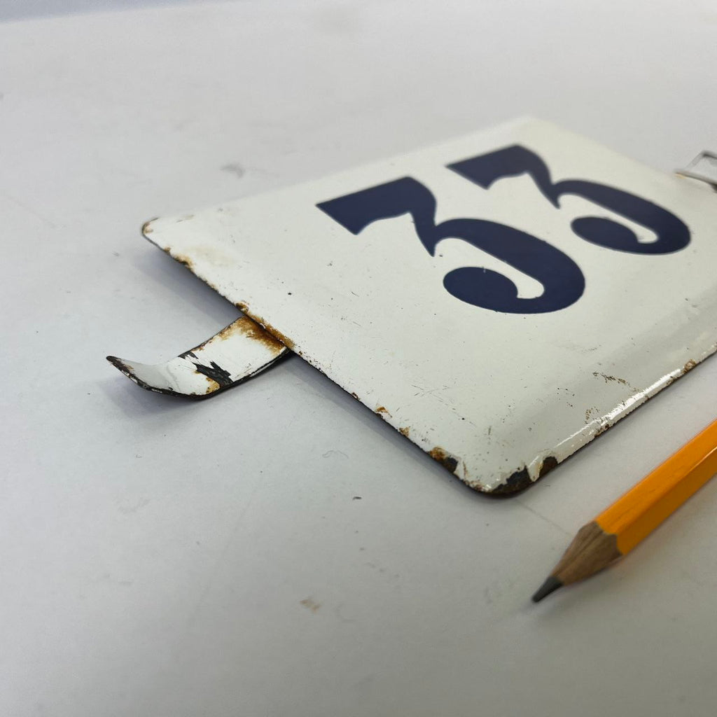 Enameled plaque - Civic 33