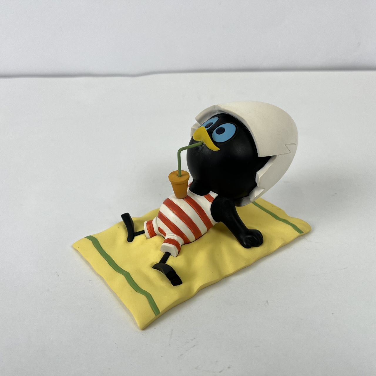 Statuette - Calimero on the Beach