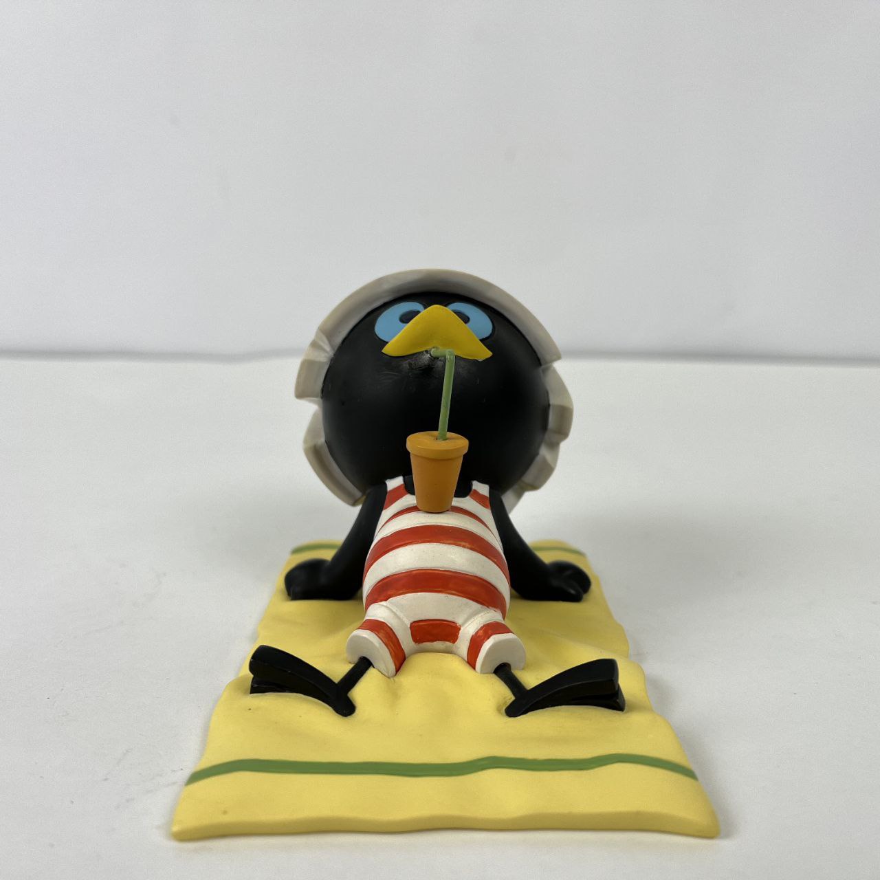 Statuette - Calimero on the Beach