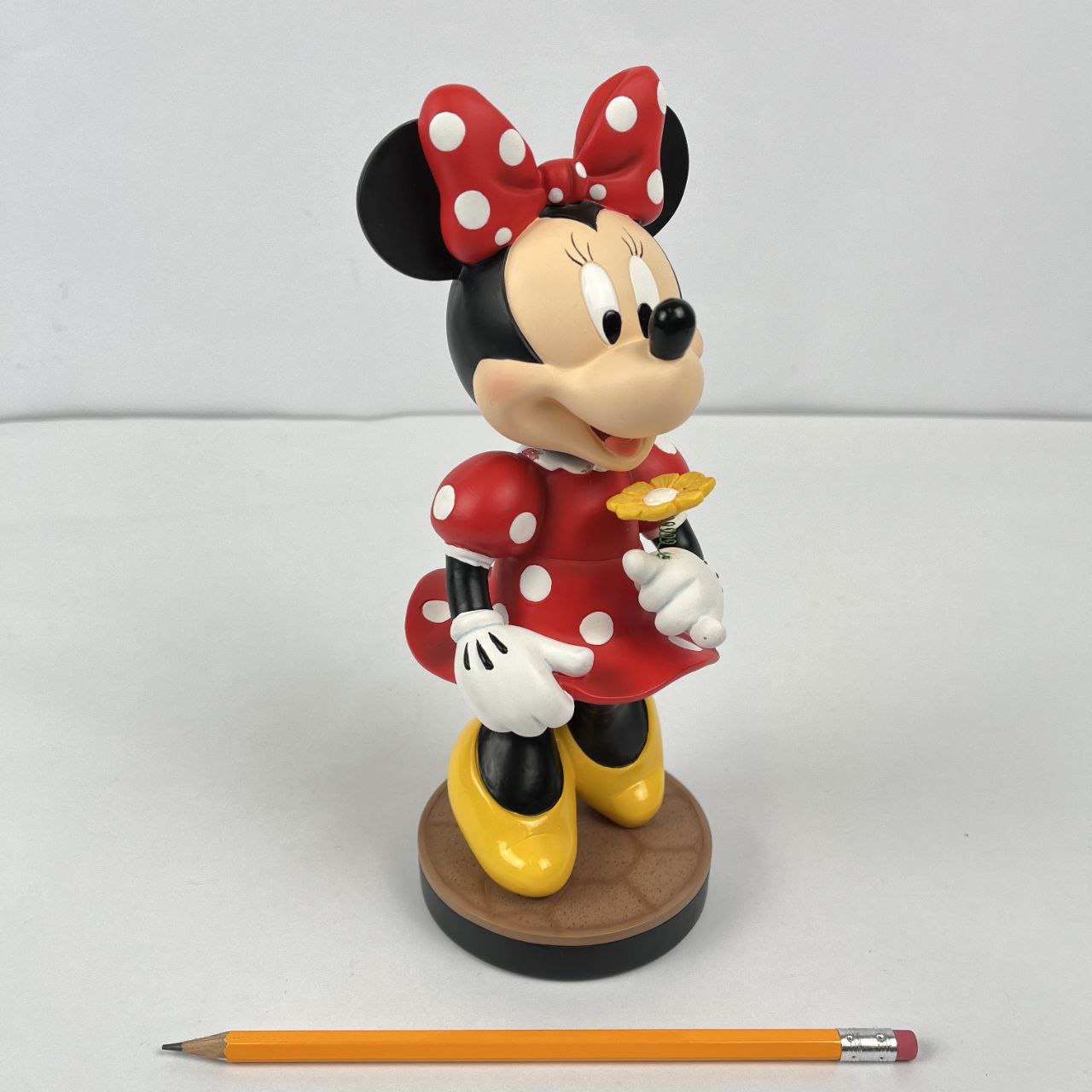 Statuetta - Minnie con Fiore, Disney