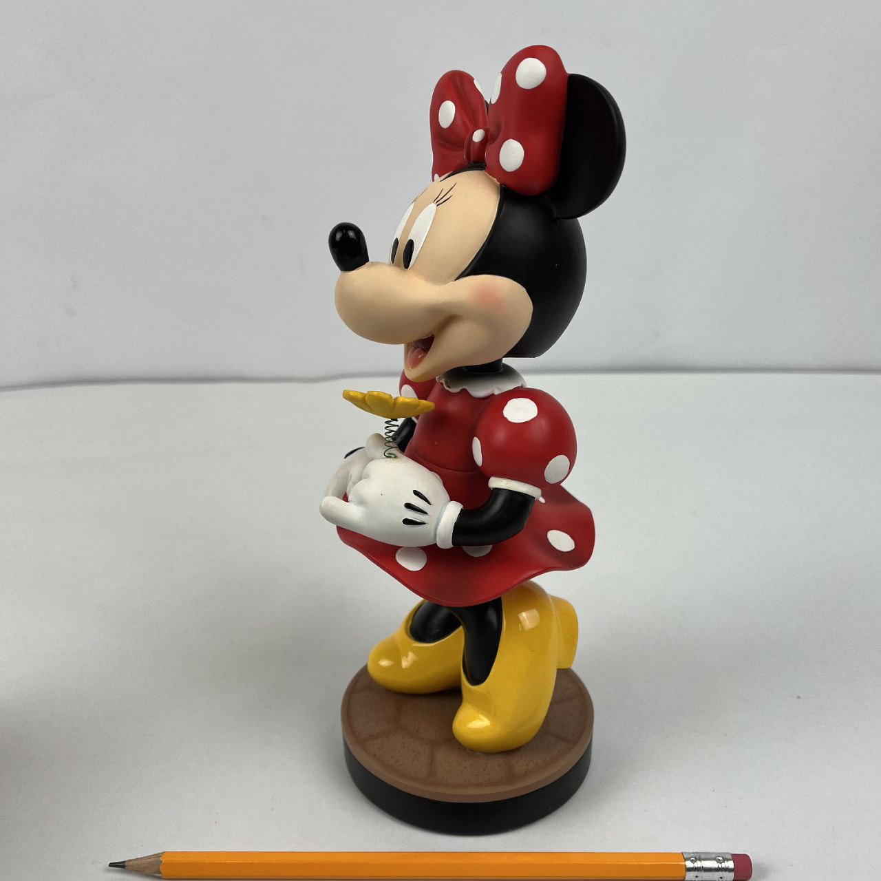 Statuetta - Minnie con Fiore, Disney