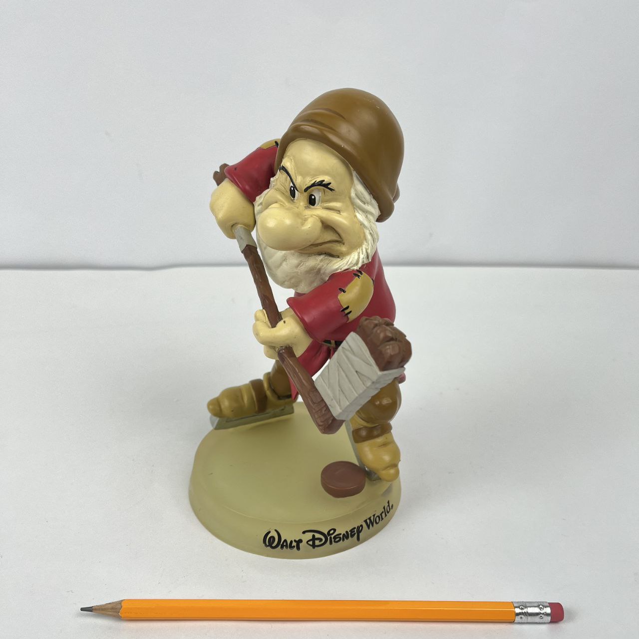 Statuetta - Brontolo Hockey, Disney