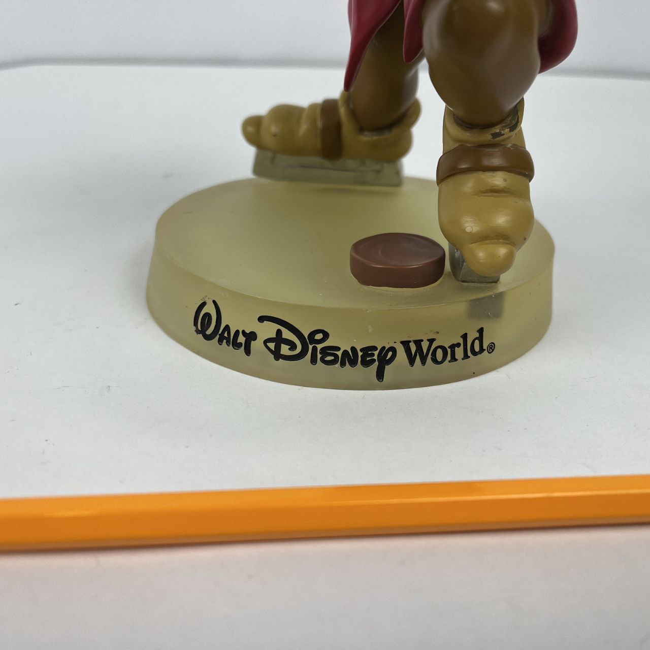 Statuetta - Brontolo Hockey, Disney