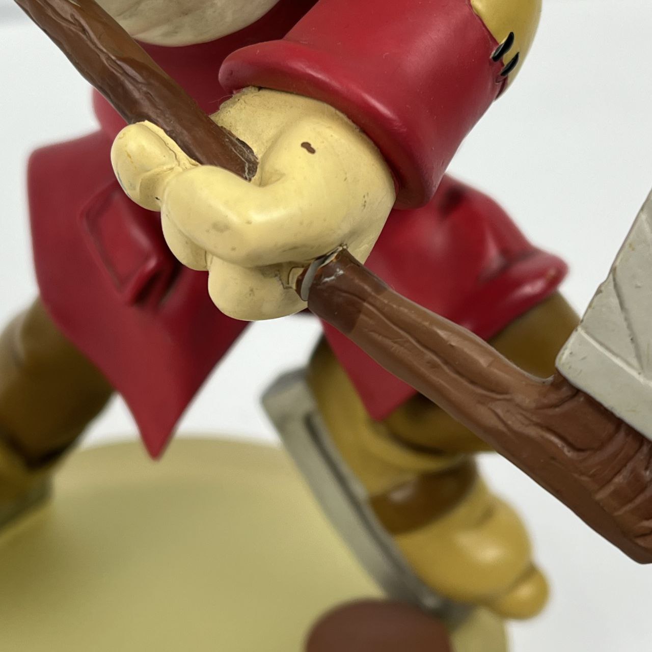 Statuetta - Brontolo Hockey, Disney