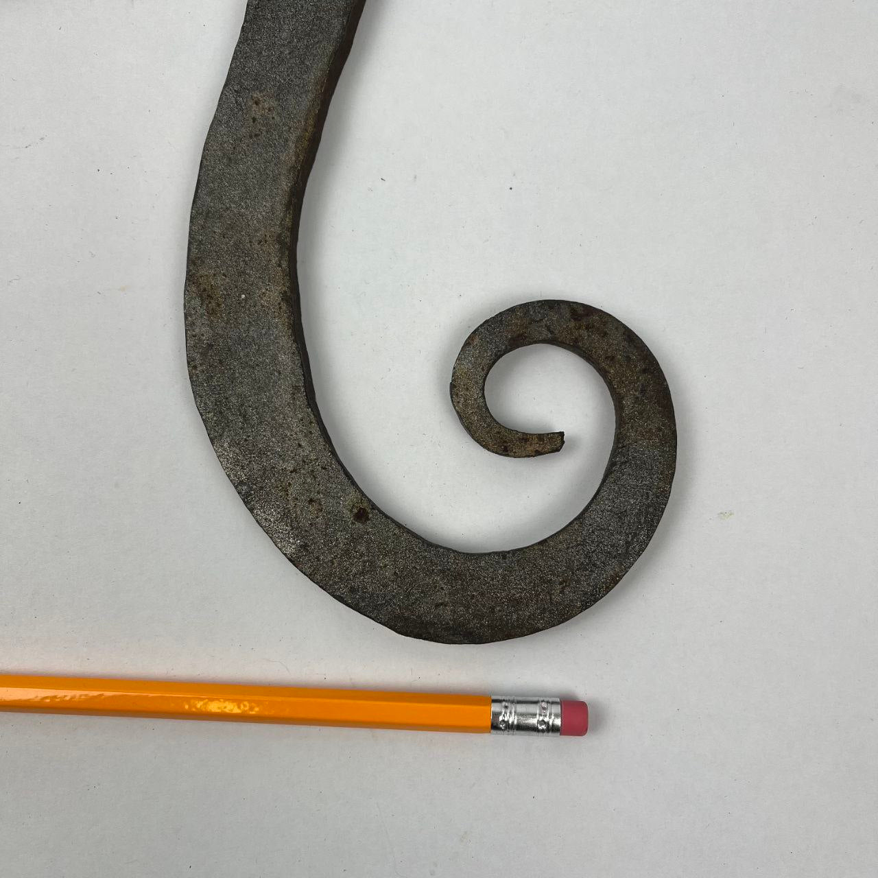 Insegna - lettera "R" in ferro battuto | Anni '80