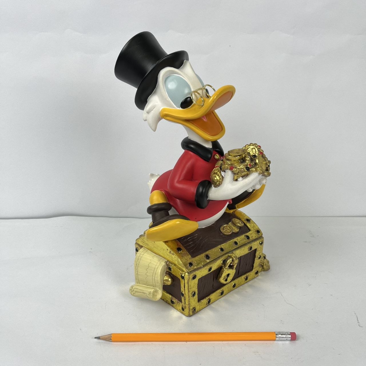 Statua - Zio Paperone sul Forziere – Disney