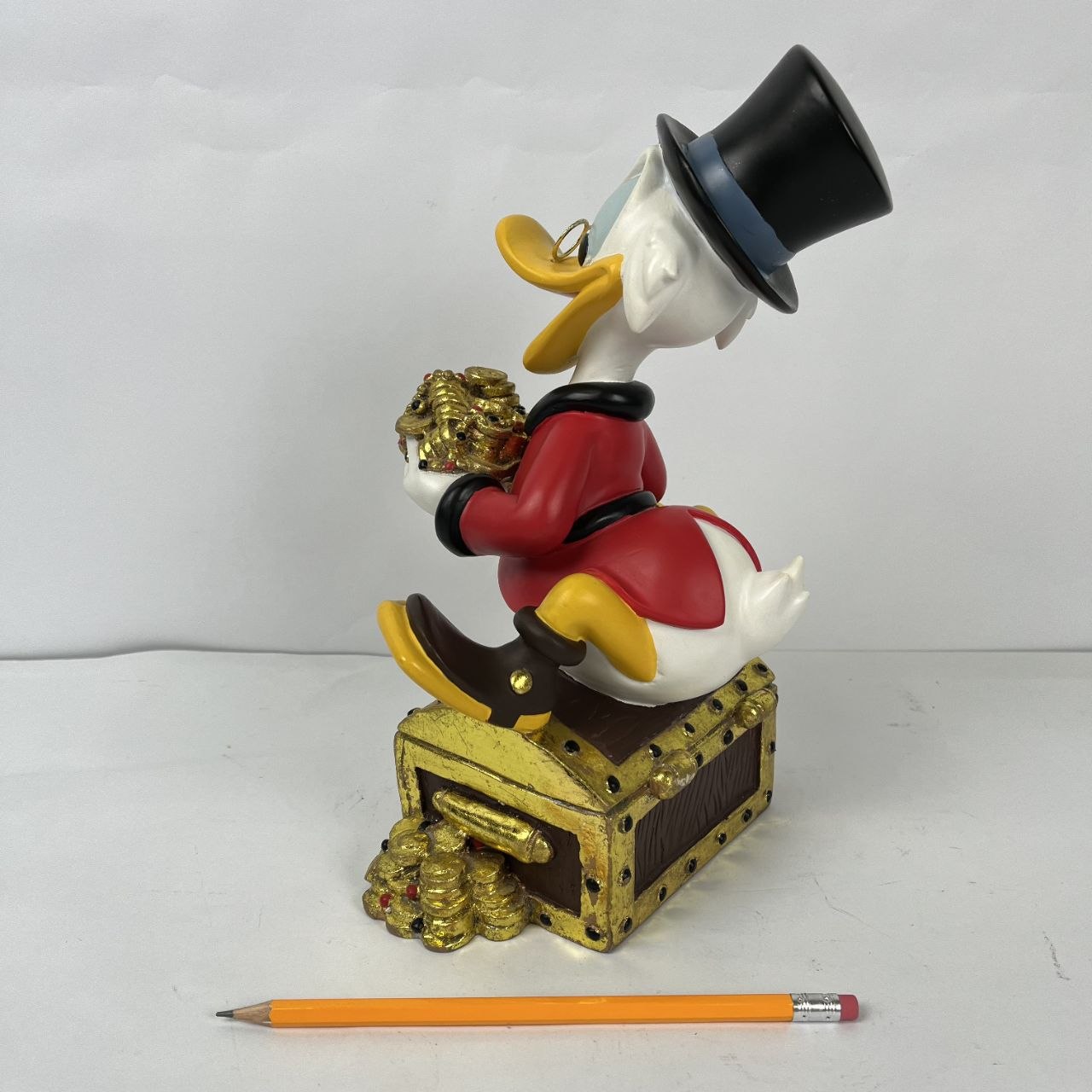 Statua - Zio Paperone sul Forziere – Disney