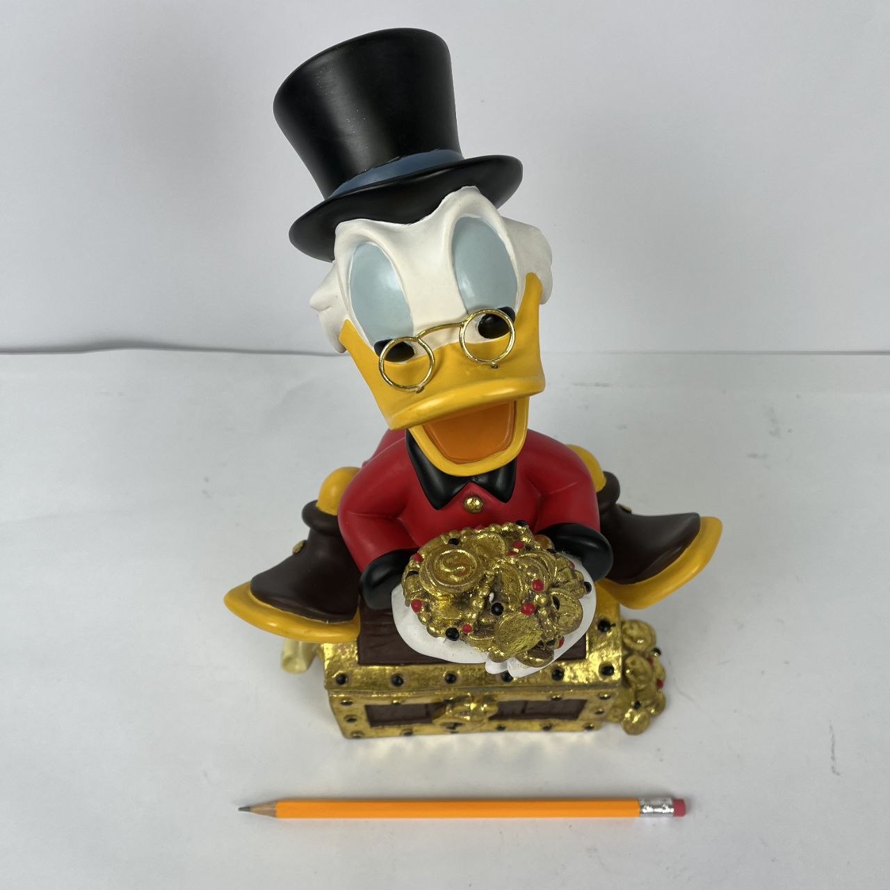 Statua - Zio Paperone sul Forziere – Disney