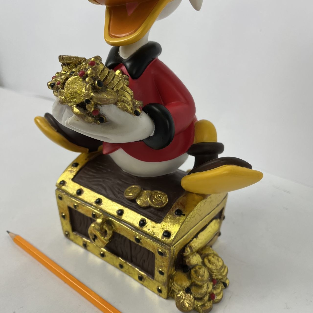 Statua - Zio Paperone sul Forziere – Disney