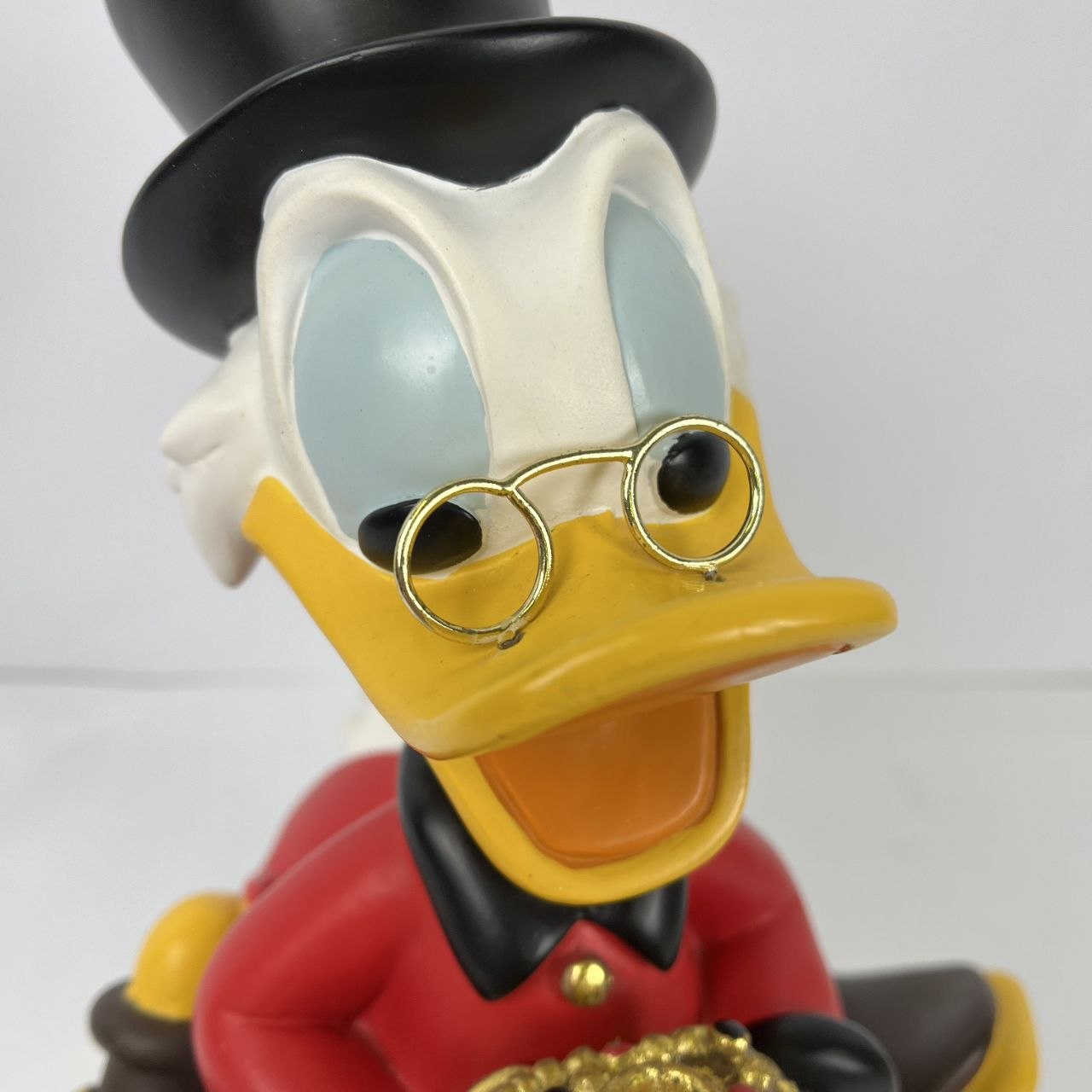 Statua - Zio Paperone sul Forziere – Disney