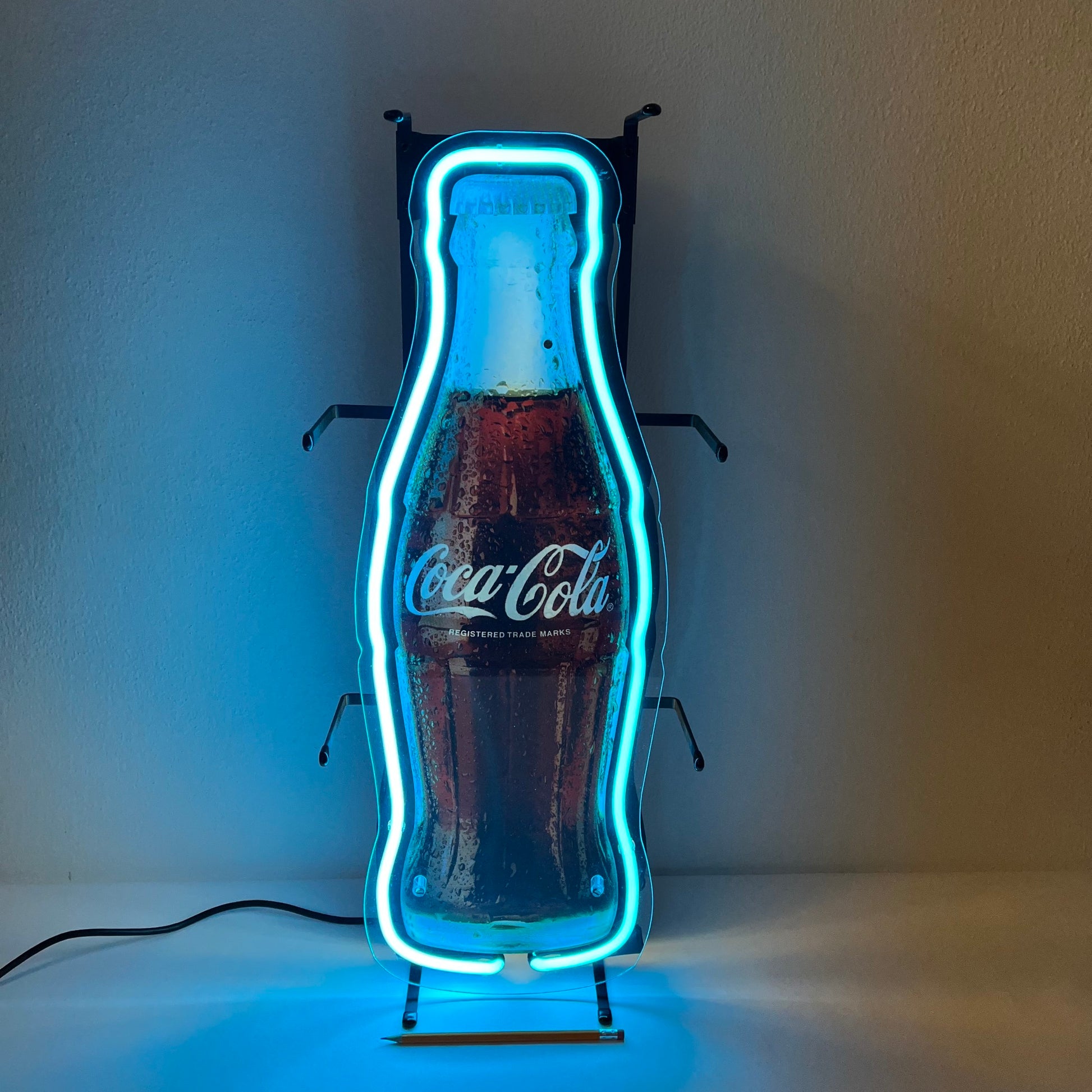 Insegna luminosa Coca-Cola a forma di bottiglia