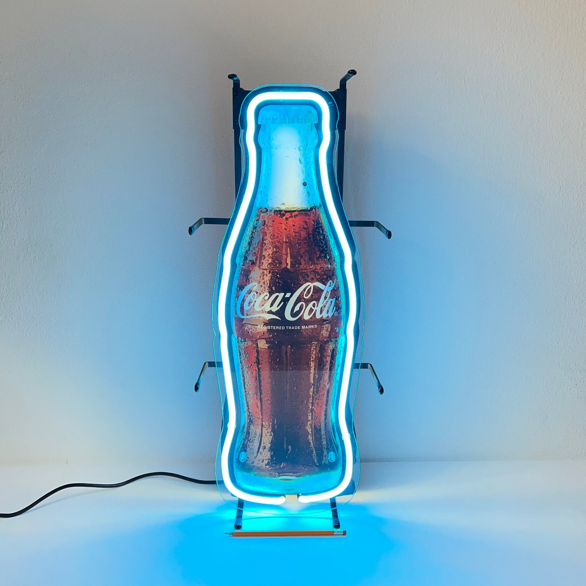 Insegna luminosa Coca-Cola a forma di bottiglia