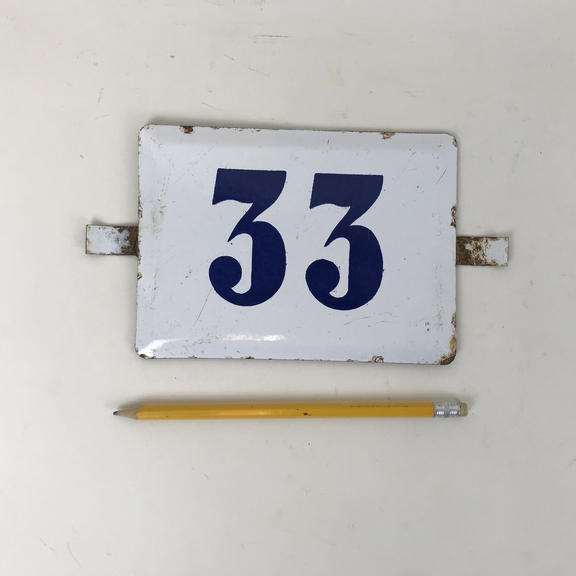 Enameled plaque - Civic 33