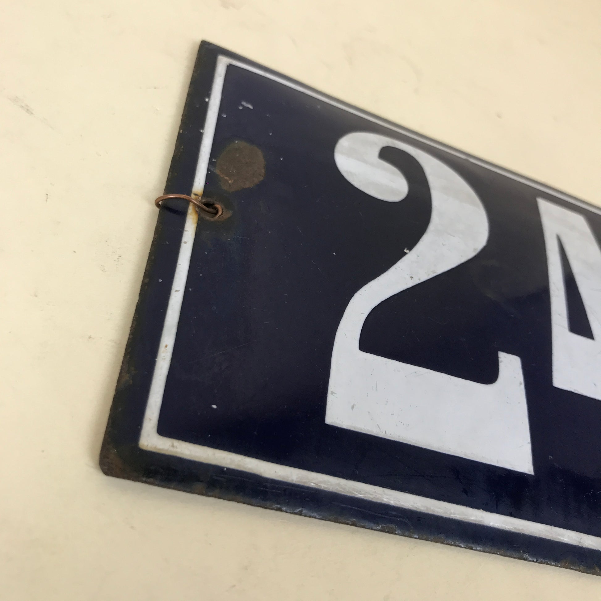 Enameled plaque - Civic 24